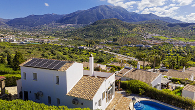 For Sale: Villa in Vinuela Beds: 3 Baths: 2 Price: 349,000