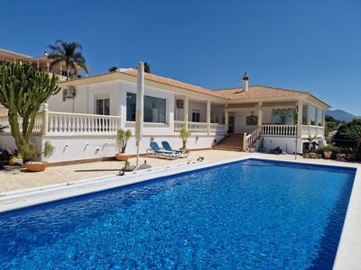 For Sale: Villa in Periana Beds: 4 Baths: 4 Price: 575,000€