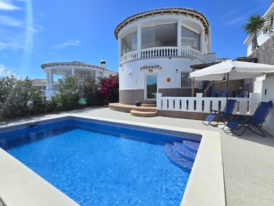 For Sale: Villa in Puente don Manuel Beds: 4 Baths: 3 Price: 330,000