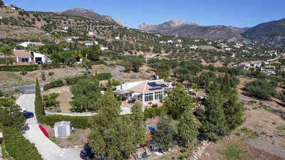 For Sale: Villa in Puente don Manuel Beds: 3 Baths: 2 Price: 399,000