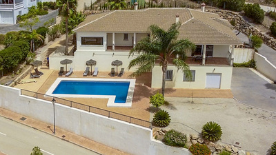 For Sale: Villa in Periana Beds: 4 Baths: 5 Price: 699,000€