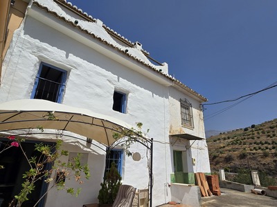 For Sale: Village House in Vinuela Beds: 2 Baths: 2 Price: 179,950