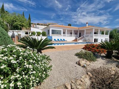 For Sale: Villa in Periana Beds: 5 Baths: 6 Price: 749,000