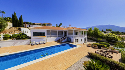 For Sale: Villa in Periana Beds: 5 Baths: 6 Price: 749,000