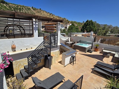 For Sale: Village House in Vinuela Beds: 5 Baths: 3 Price: 385,000