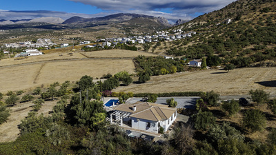 For Sale: Villa in Alcaucin Beds: 3 Baths: 2 Price: 365,000 For Sale: Villa in Alcaucin Beds: 3 Baths: 2 Price: 365,000