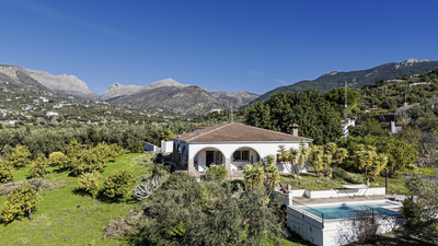 For Sale: Villa in Alcaucin Beds: 5 Baths: 3 Price: 449,000