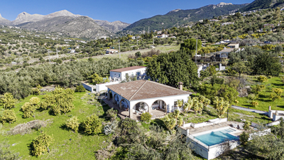 For Sale: Villa in Alcaucin Beds: 5 Baths: 3 Price: 449,000