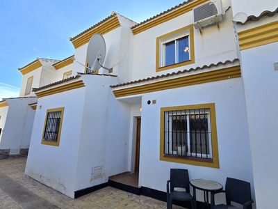 For Sale: Villa in Vinuela Beds: 2 Baths: 3 Price: 169,950