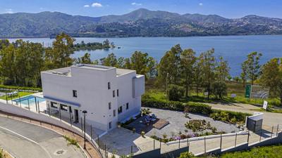 For Sale: Villa in Vinuela Beds: 4 Baths: 4 Price: 950,000