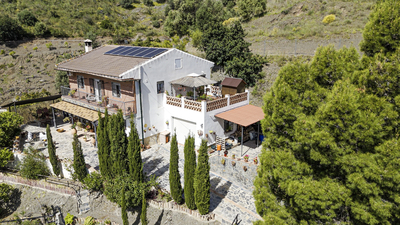 For Sale: Villa in Vinuela Beds: 4 Baths: 3 Price: 310,000