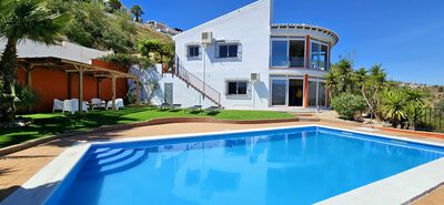 For Sale: Villa in Los Romanes Beds: 4 Baths: 3 Price: 675,000