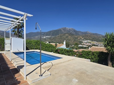 For Sale: Villa in Vinuela Beds: 2 Baths: 1 Price: 249,950