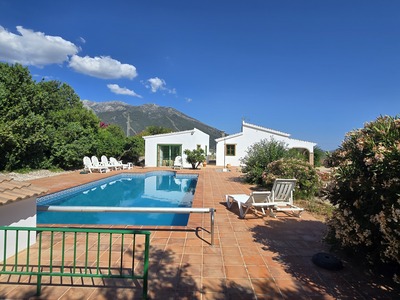 For Sale: Villa in Alcaucin Beds: 4 Baths: 3 Price: 425,000