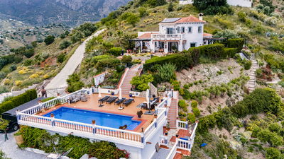For Sale: Villa in Canillas de Aceituno Beds: 4 Baths: 3 Price: 695,000
