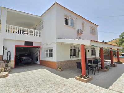 For Sale: Villa in Canillas de Aceituno Beds: 3 Baths: 2 Price: 279,000