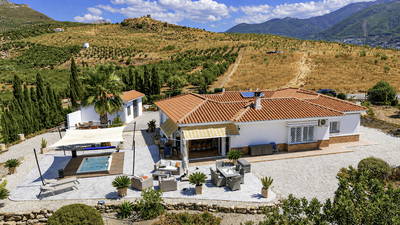 For Sale: Villa in Alcaucin Beds: 3 Baths: 3 Price: 525,000