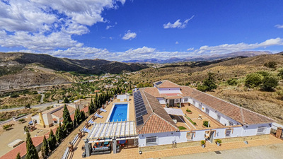 For Sale: Villa in Canillas de Aceituno Beds: 4 Baths: 4 Price: 899,000