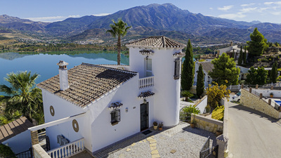 For Sale: Villa in Vinuela Beds: 3 Baths: 2 Price: 449,000