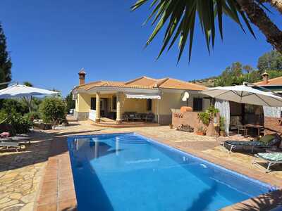 For Sale: Villa in Venta Baja Beds: 3 Baths: 2 Price: 395,000