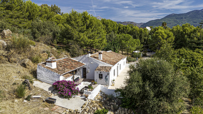 For Sale: Villa in Alcaucin Beds: 3 Baths: 1 Price: 549,000