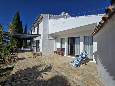 For Sale: Villa in Banos de Vilo, Periana Beds: 5 Baths: 3 Price: 425,000