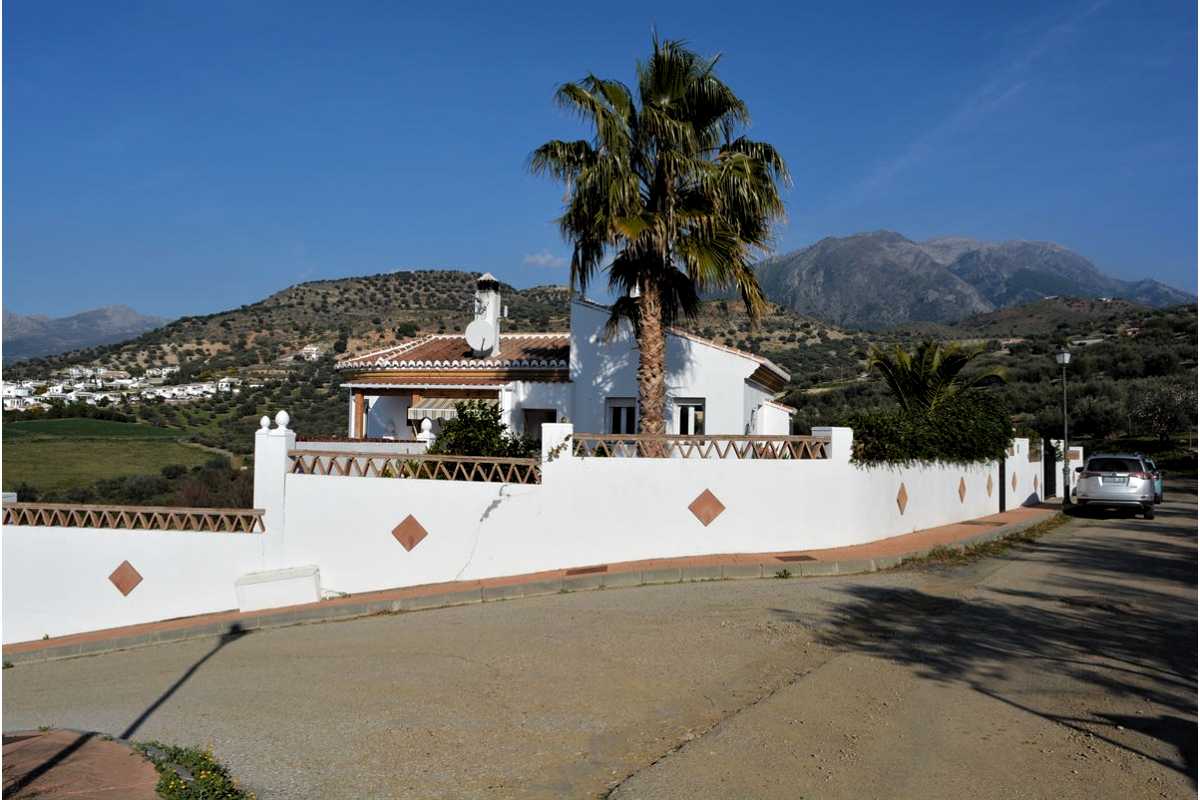 For Sale: Villa in Alcaucin Beds: 3 Baths: 3 Price: 375,000